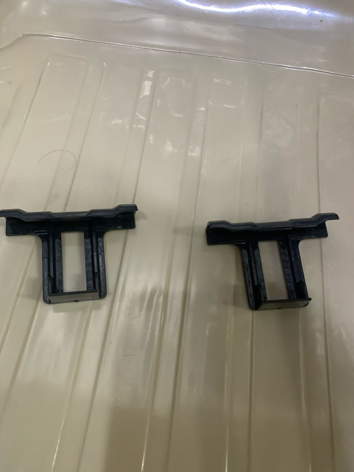 30mm Solar Panel Water Drainage Clips 20/Pcs – Prevent Water & Dirt Build-Up | Durable Solar Cleaning Accessory